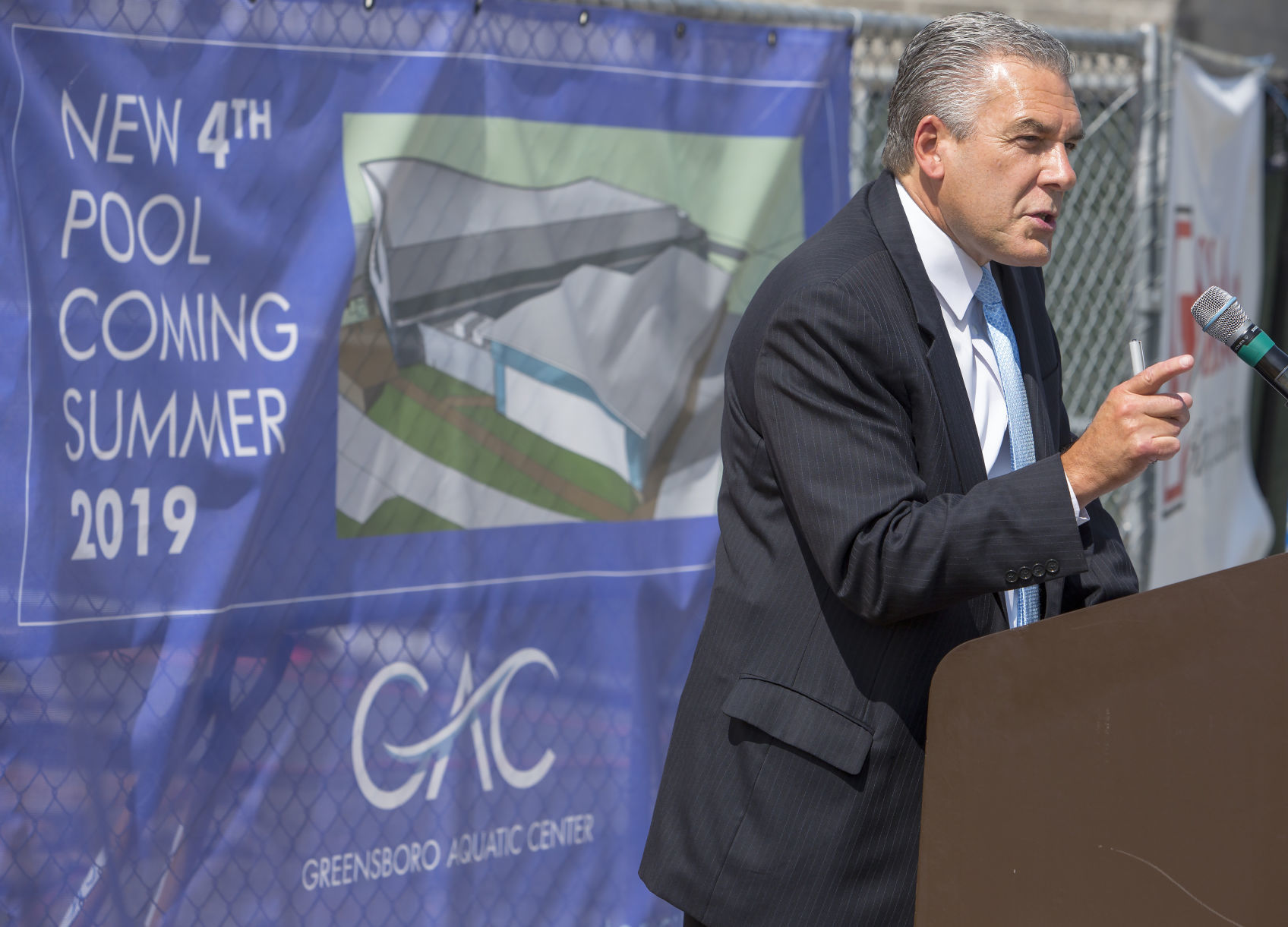 20180907g_nws_aquatic center pool_brown podium